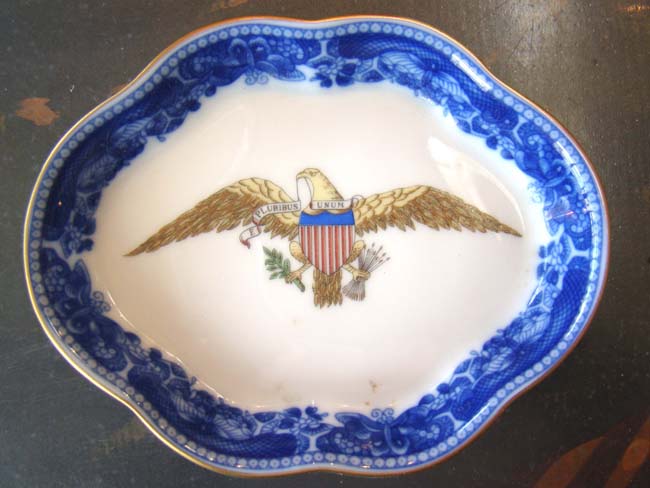 A charming U.S. Diplomatic service porcelain pin tray in the Chinese Export Style of 1800 made by Mottahedeh